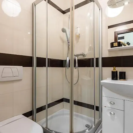 Close-top Location In The Center&konstytucji *