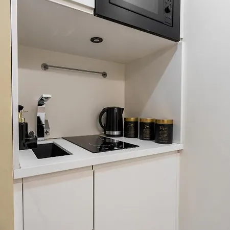 Close-top Location In The Center&konstytucji